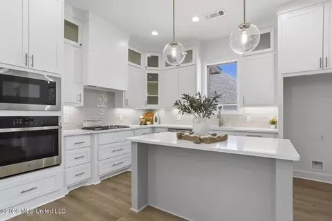 Kitchen - 437 Aurora Cir, Canton, MS 39046 photo 2 of 6
