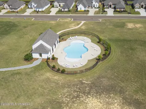 Exterior - 433 Aurora Cir, Canton, MS 39046 photo 5 of 6