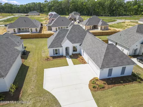 433 Aurora Cir, Canton, MS 39046