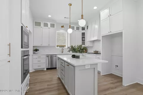 Kitchen - 433 Aurora Cir, Canton, MS 39046 photo 1 of 8