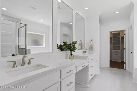 Bath - 449 Aurora Cir, Canton, MS 39046 photo 3 of 7