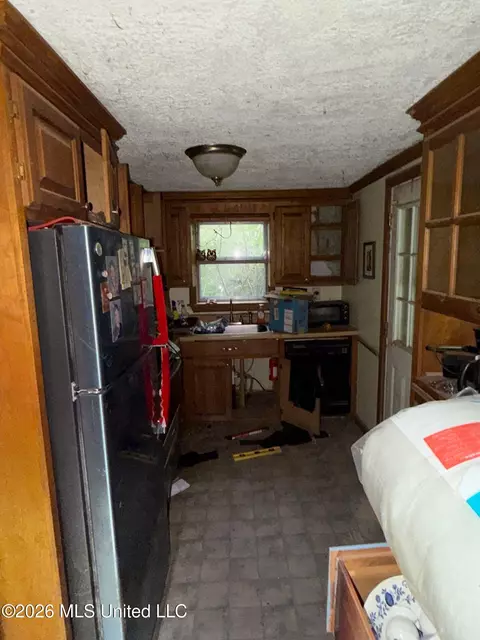 Kitchen - 118 Canterbury Rd, Brandon, MS 39042 photo 5 of 7