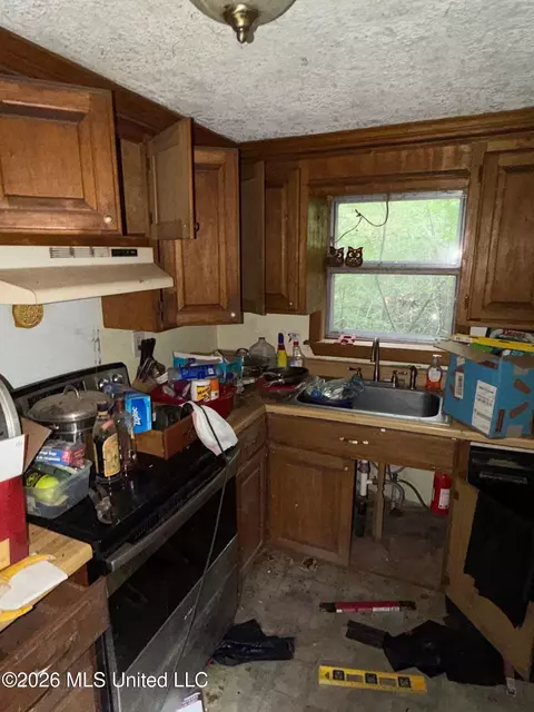 Kitchen - 118 Canterbury Rd, Brandon, MS 39042 photo 3 of 7