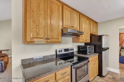 Kitchen - 56134 Diamondhead Dr, Diamondhead, MS 39525 photo 2 of 4