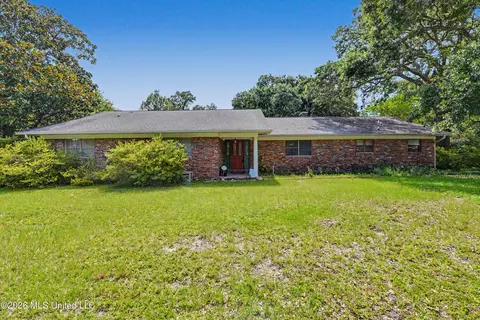 289 Holcomb Blvd, Ocean Springs, MS 39564