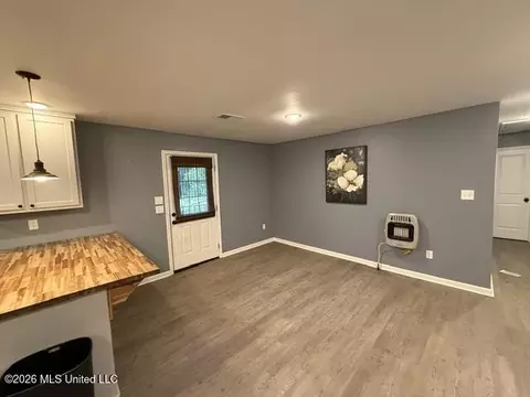 Living - 537 Concord Rd, Lamar, MS 38642 photo 2 of 2