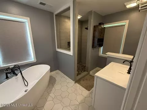 Bath - 537 Concord Rd, Lamar, MS 38642 photo 1 of 2