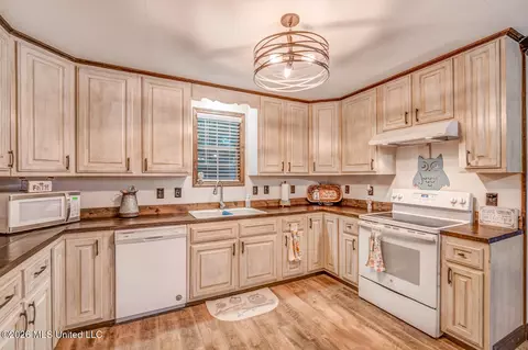 Kitchen - 10 Co Rd 618, Corinth, MS 38834 photo 7 of 7