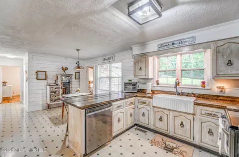 Kitchen - 10 Co Rd 618, Corinth, MS 38834 photo 1 of 7
