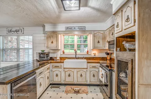 Kitchen - 10 Co Rd 618, Corinth, MS 38834 photo 2 of 7