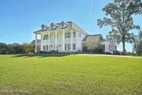 1735 Alana Dr, Terry, MS 39170