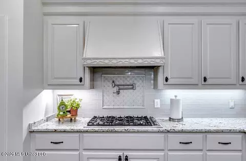 Kitchen - 404 Locust Cv, Madison, MS 39110 photo 4 of 5