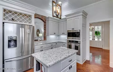 Kitchen - 404 Locust Cv, Madison, MS 39110 photo 2 of 5