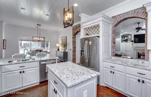 Kitchen - 404 Locust Cv, Madison, MS 39110 photo 3 of 5