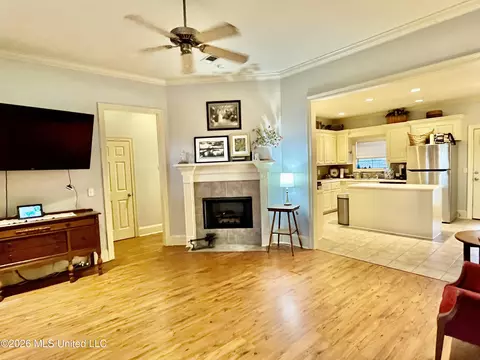 Living - 211 Tucker Dr, Brandon, MS 39042 photo 1 of 3