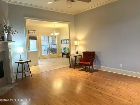 Living - 211 Tucker Dr, Brandon, MS 39042 photo 2 of 3