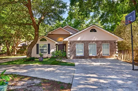952 Kalikimaka Pl, Diamondhead, MS 39525