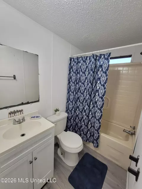Bath - 2427 Lawrence Hazel Rd, Lawrence, MS 39336 photo 3 of 4