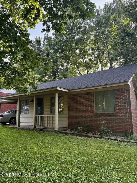 8301 Whitehead Dr, Southaven, MS 38671