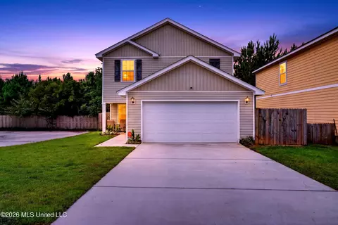 2016 Napoleon St, Ocean Springs, MS 39564