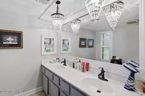 Bath - 105 Longbranch Dr, Brandon, MS 39042 photo 2 of 2