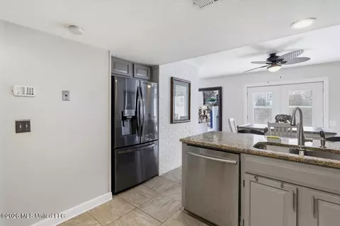 Kitchen - 105 Longbranch Dr, Brandon, MS 39042 photo 2 of 4