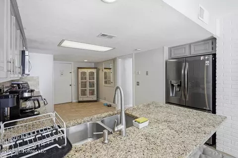Kitchen - 105 Longbranch Dr, Brandon, MS 39042 photo 4 of 4