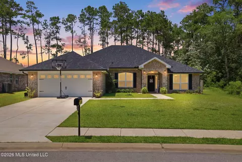 6268 Emerald Lk Dr, Biloxi, MS 39532