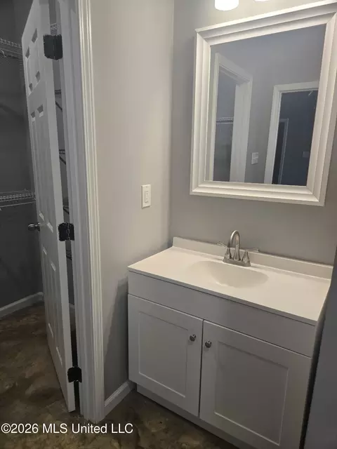 Bath - 111 Ridge Rd, Sarah, MS 38665 photo 3 of 4