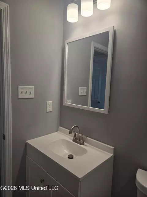 Bath - 111 Ridge Rd, Sarah, MS 38665 photo 2 of 4