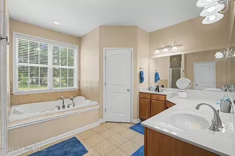 Bath - 8980 Kerri Ruth Rd, Hernando, MS 38632 photo 1 of 4