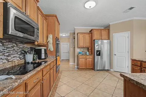 Kitchen - 8980 Kerri Ruth Rd, Hernando, MS 38632 photo 1 of 2