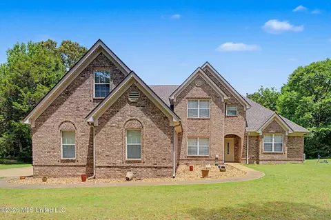 Exterior - 8980 Kerri Ruth Rd, Hernando, MS 38632 photo 2 of 8