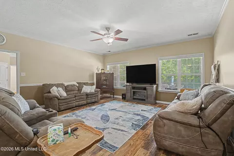Living - 8980 Kerri Ruth Rd, Hernando, MS 38632 photo 1 of 1