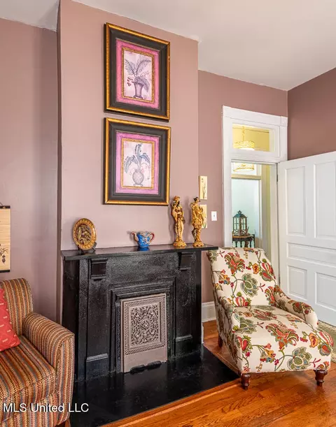Living - 612 State St, Natchez, MS 39120 photo 5 of 5