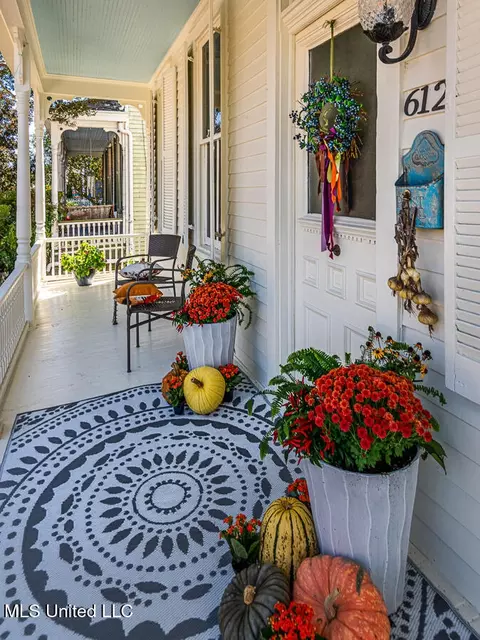 Exterior - 612 State St, Natchez, MS 39120 photo 3 of 17