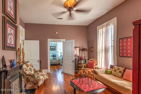 Living - 612 State St, Natchez, MS 39120 photo 3 of 5