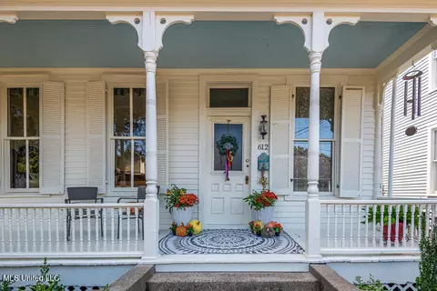 Exterior - 612 State St, Natchez, MS 39120 photo 12 of 17
