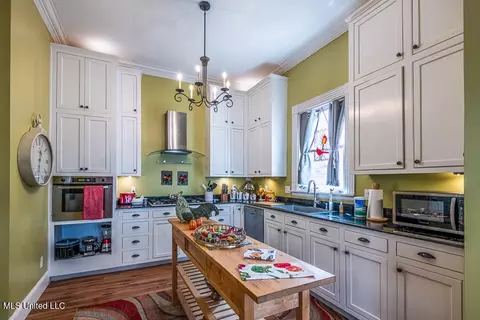 Kitchen - 612 State St, Natchez, MS 39120 photo 2 of 8