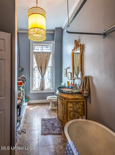 Bath - 612 State St, Natchez, MS 39120 photo 3 of 3