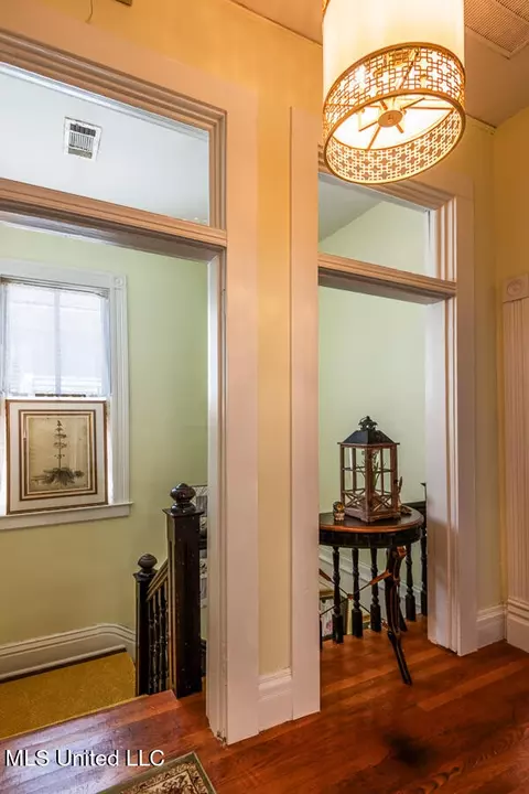 Entry Way - 612 State St, Natchez, MS 39120 photo 7 of 8
