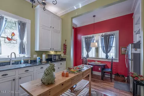 Kitchen - 612 State St, Natchez, MS 39120 photo 6 of 8