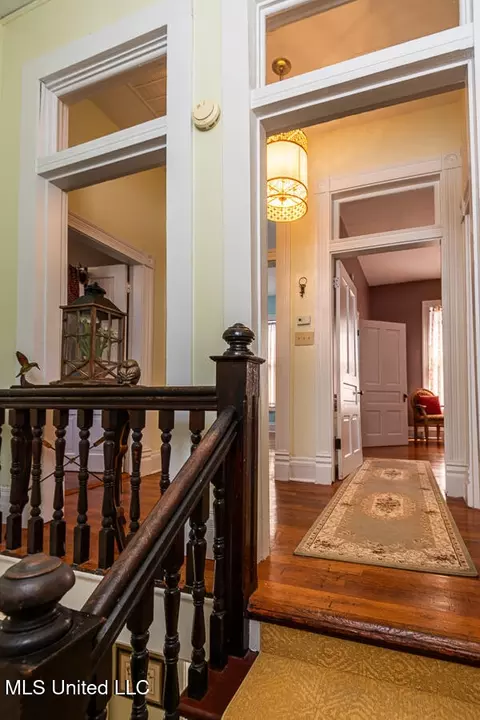 Entry Way - 612 State St, Natchez, MS 39120 photo 8 of 8