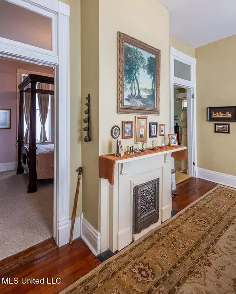 Entry Way - 612 State St, Natchez, MS 39120 photo 6 of 8
