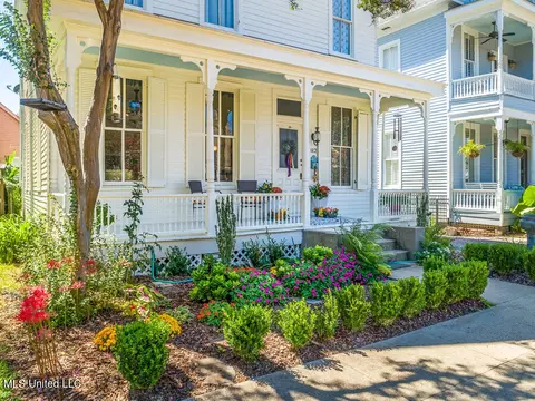 Exterior - 612 State St, Natchez, MS 39120 photo 10 of 17
