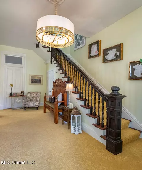 Entry Way - 612 State St, Natchez, MS 39120 photo 3 of 8