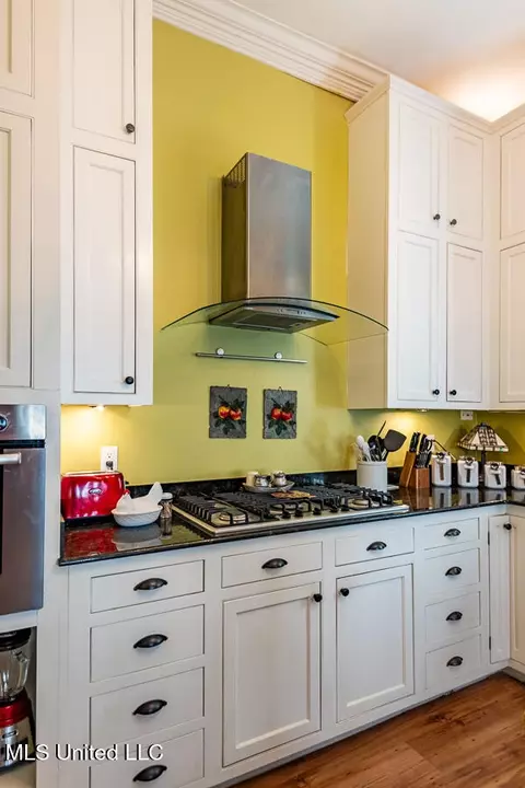 Kitchen - 612 State St, Natchez, MS 39120 photo 3 of 8