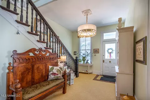Entry Way - 612 State St, Natchez, MS 39120 photo 2 of 8
