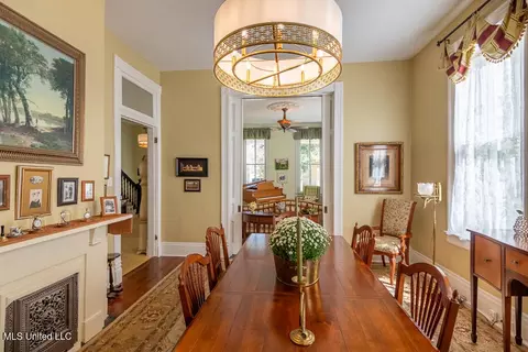 Dining - 612 State St, Natchez, MS 39120 photo 2 of 4