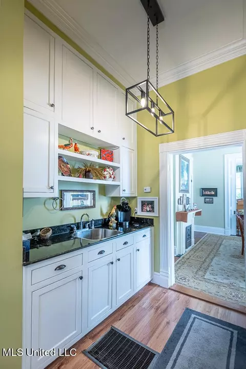 Kitchen - 612 State St, Natchez, MS 39120 photo 4 of 8